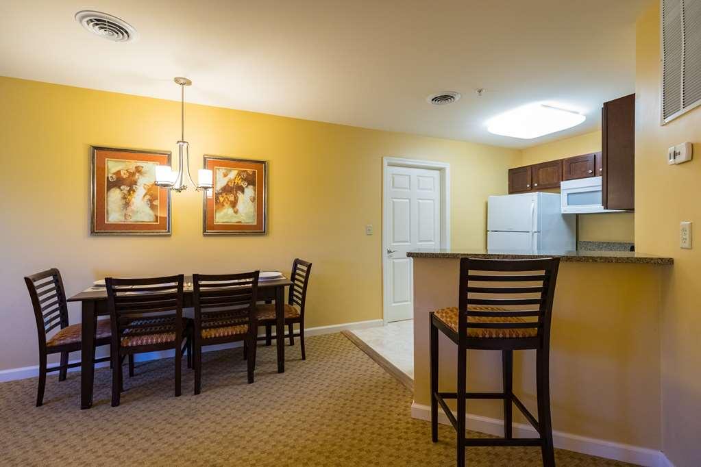Vacation Village In The Berkshires Ханкок Номер фото A typical kitchen and dining area in a typical two-bedroom villa