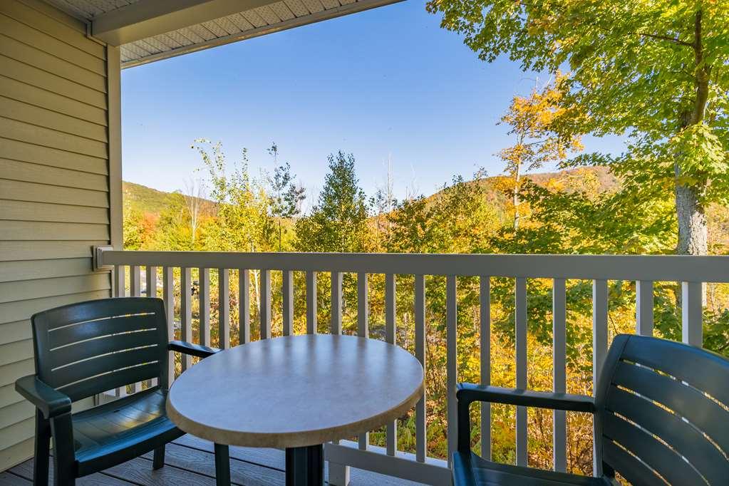 Vacation Village In The Berkshires Ханкок Номер фото A balcony at the Best Western Riverfront Hotel