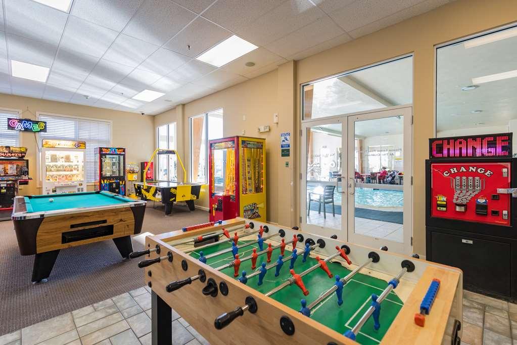 Vacation Village In The Berkshires Ханкок Удобства фото The game room at the Student Life Center