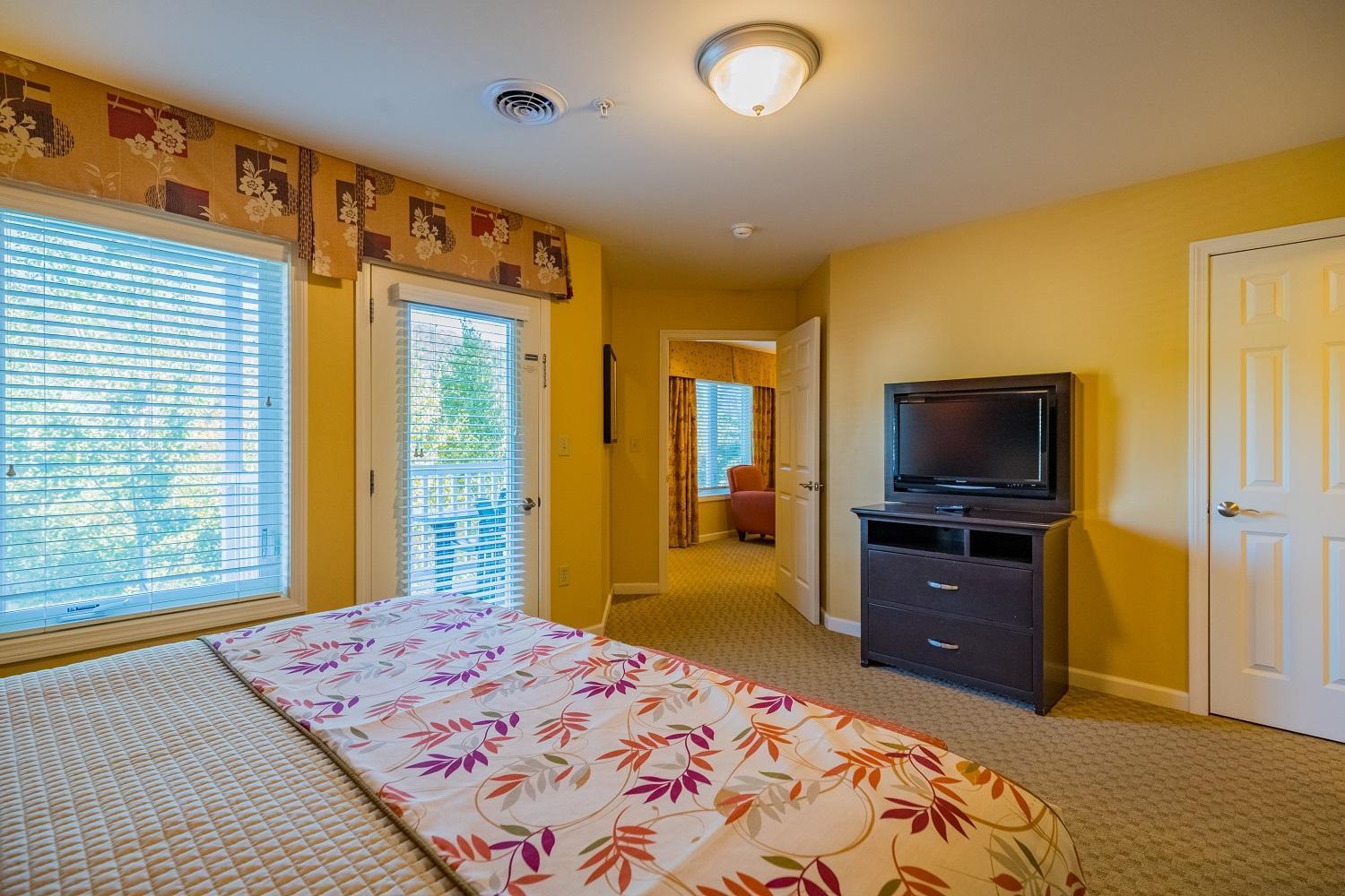 Vacation Village In The Berkshires Ханкок Номер фото A bedroom at the Inn at the Opera