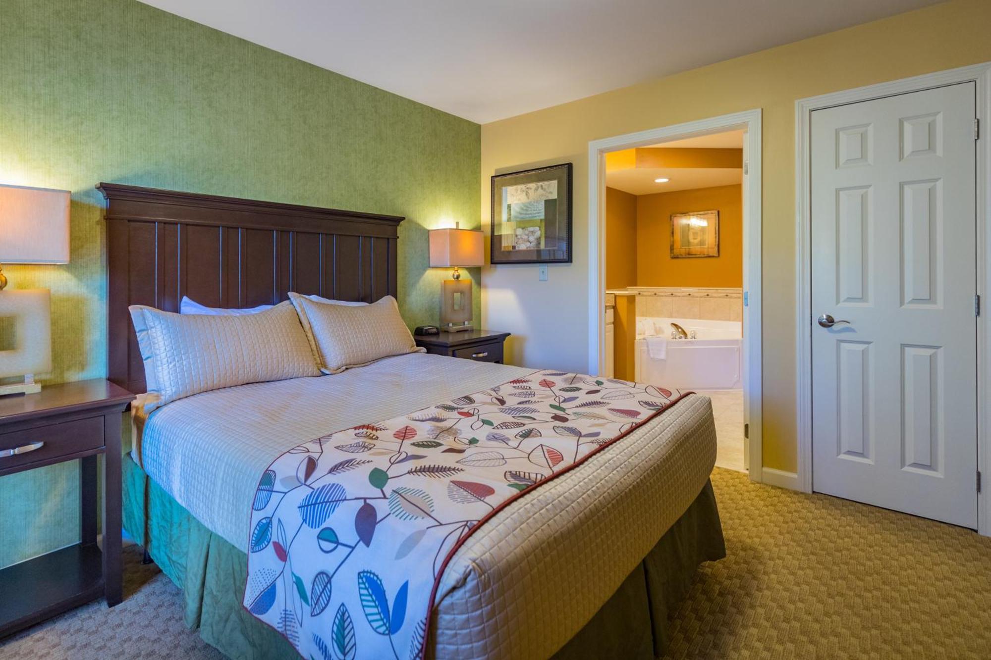 Vacation Village In The Berkshires Ханкок Экстерьер фото A bedroom at the Grand Country Hotel
