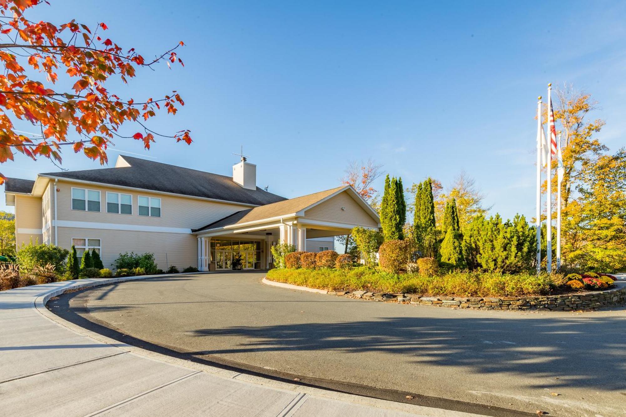 Vacation Village In The Berkshires Ханкок Экстерьер фото The entrance to the Ramada Inn in 2014