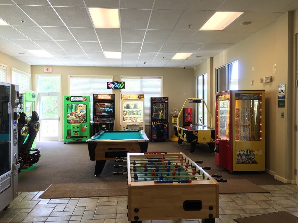 Vacation Village In The Berkshires Ханкок Экстерьер фото The game room at the Student Union
