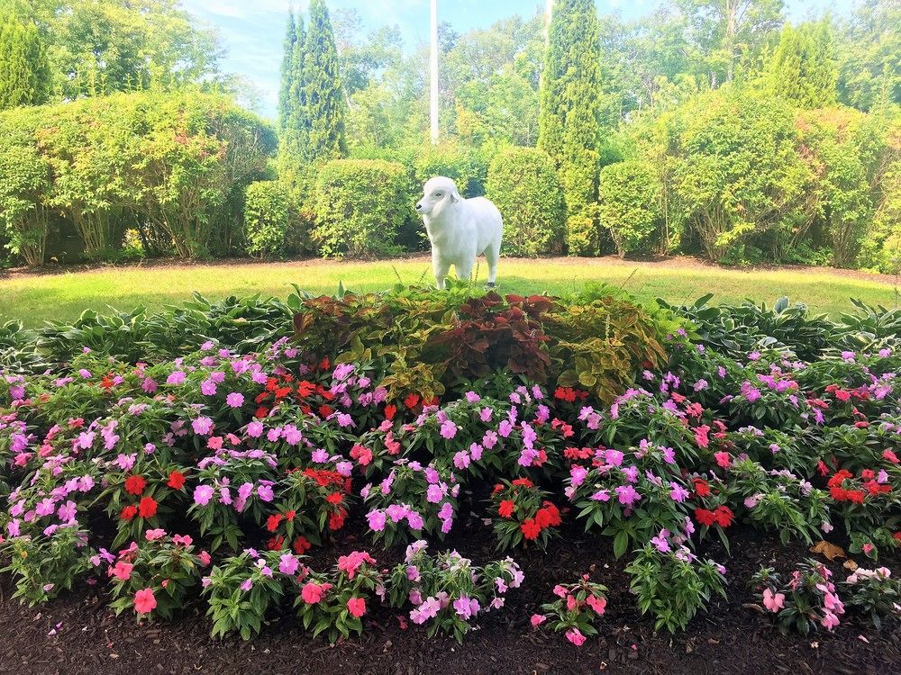 Vacation Village In The Berkshires Ханкок Экстерьер фото The gardens at the center
