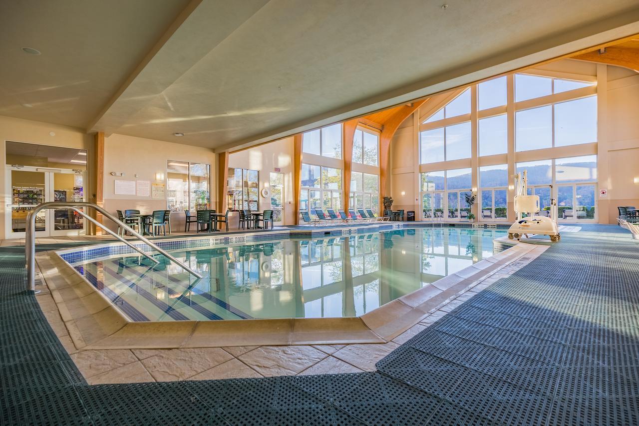 Vacation Village In The Berkshires Ханкок Экстерьер фото The pool at the Hotel