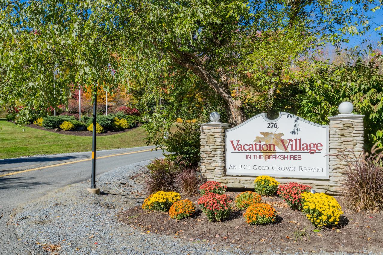 Vacation Village In The Berkshires Ханкок Экстерьер фото Entrance to Vacation Village at the Preserve