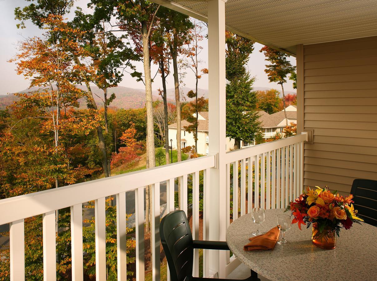 Vacation Village In The Berkshires Ханкок Экстерьер фото A typical balcony at the Inn at the Opera House