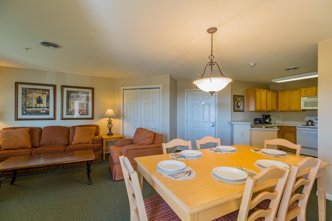 Vacation Village In The Berkshires Ханкок Экстерьер фото A typical living room and kitchen in a two-bedroom villa at Disney's Old Faithful Inn