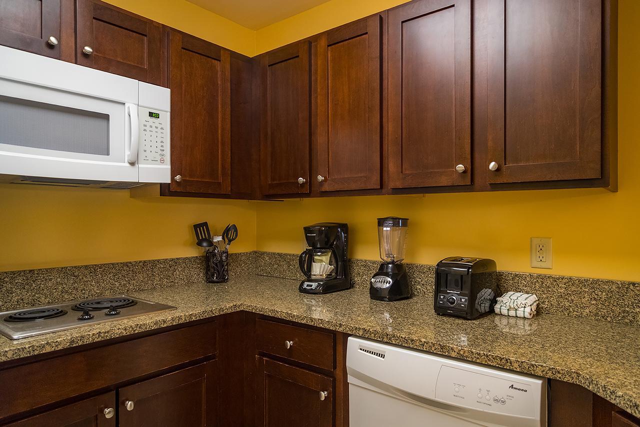 Vacation Village In The Berkshires Ханкок Экстерьер фото A typical kitchen in a Marriott Vacation Club villa